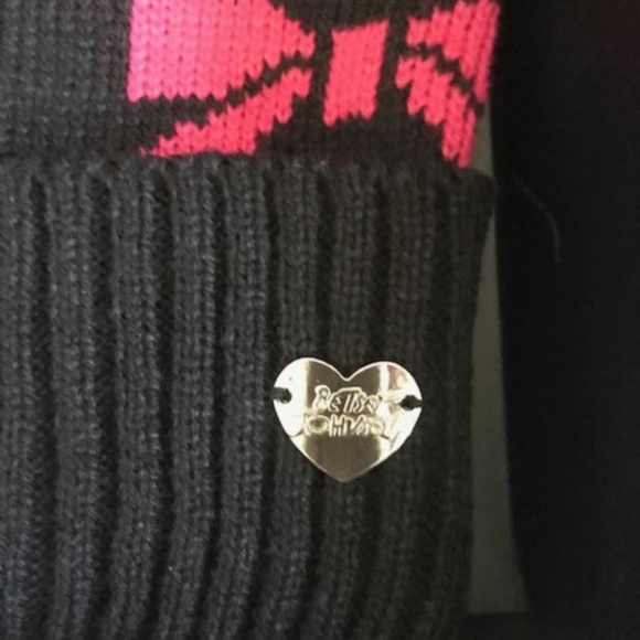 BETSEY JOHNSON Fushia Bow Wallet Black Beanie Set